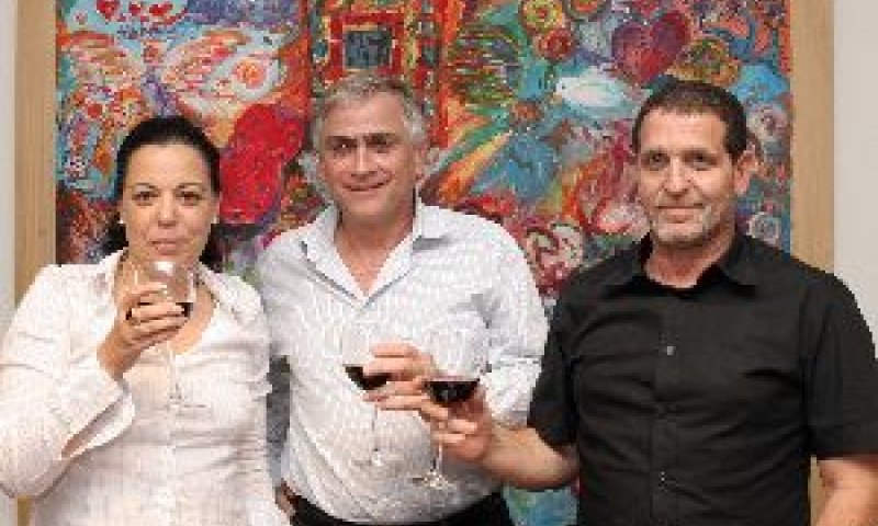 רוני רוזנבלום, מנכ"ל חברת קופי טו-גו, גיורא בר דעה, מנכ"ל שטראוס-עלית ישראל, אילנה בדש-וייס, מנכ"ל משותפת קופי טו-גו [צילום: סיון פרג&acute;]