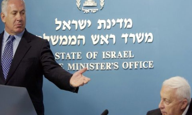 אריאל שרון ובנימין נתניהו [צילום: משה מילנר/פלאש 89]