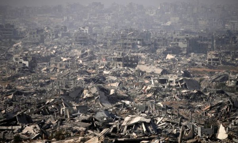 מבנים שנהרסו על ידי הצבא הישראלי בשכונת שג'עיה בעיר עזה, במהלך סיור עיתונאים שאורגן על ידי צה"ל [צילום: אוהד צוויגנברג/AP]
