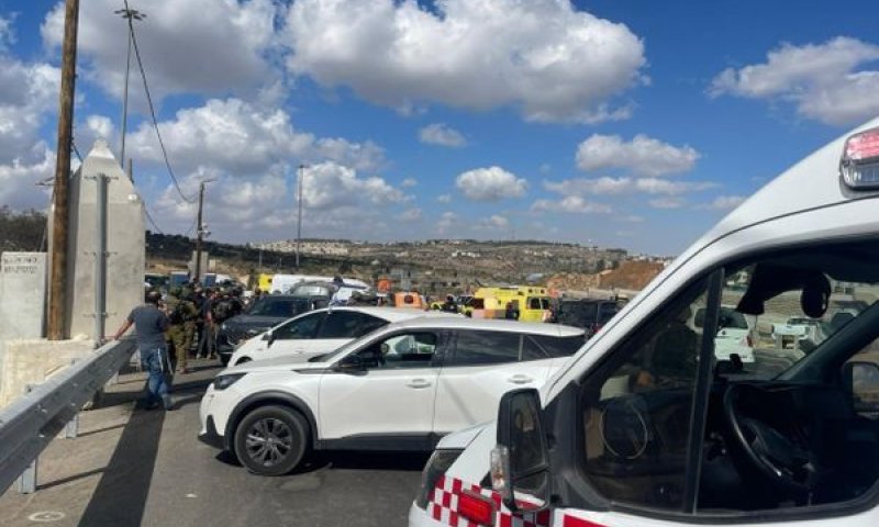 זירת הפיגוע סמוך לצומת אלח'דר [צילום: תיעוד מבצעי מד"א]
