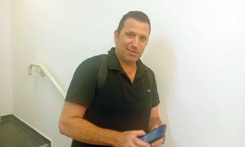 שרצר היום במשפט נתניהו