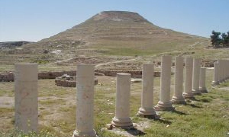 הרודיון. מבקרים מהארץ ומחו"ל [צילום: בי"ס שדה כפר עציון]