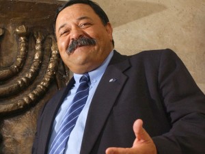 הגיבור האמיתיה בפרשה. השר לקליטת עלייה אלי אפללו [צילום: פלאש 90]