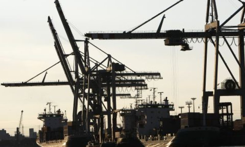 כלכלה על הקרשים. נמל המבורג בגרמניה [AP]