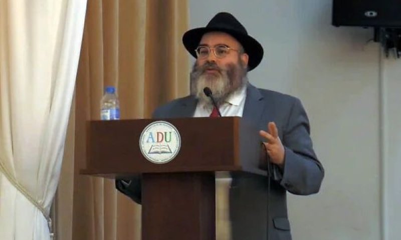 הרב שניאור סגל. "ללא פחד" [צילום: מרכז דהן דרך יוטיוב/פלג לוי)]