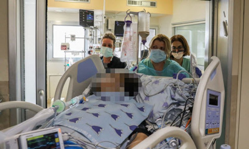 אשפוז במחלקת הקורונה [צילום: יוסי זמיר/פלאש 90]