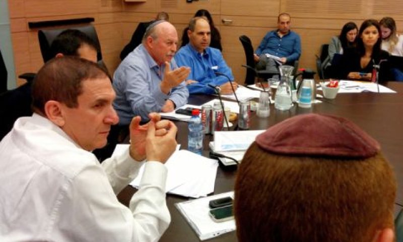 עימות סביב החוב בדיון על המשבר הפיננסי [צילום: הילה סובול]