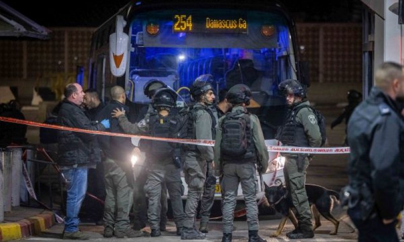זירת הפיגוע [צילום: יונתן זינדל, פלאש 90]