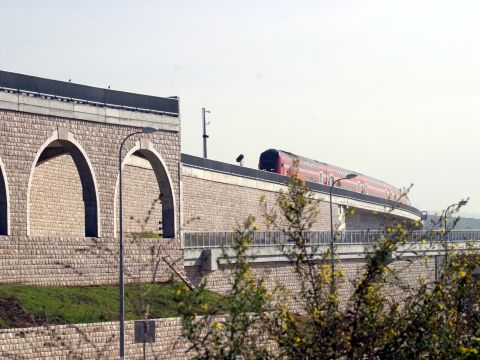 מפלג רכבתי משולב במחלף ענבה [צילום: רכבת ישראל]
