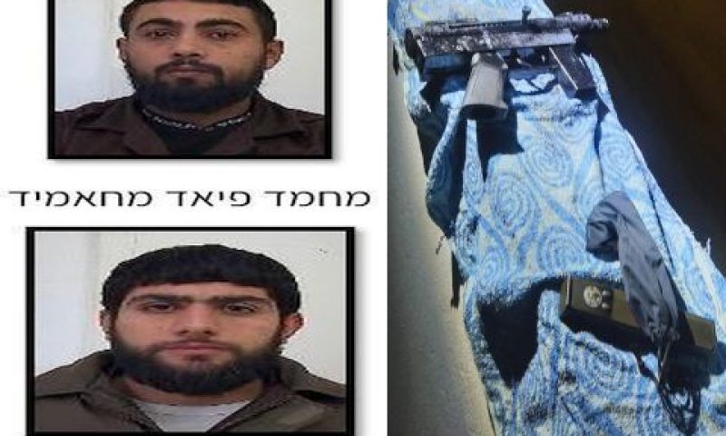 המחבלים והנשק שנתפס ברשותם [צילום: תקשורת שב"כ]