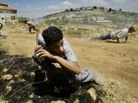 הפגנה נגד הגדר בבית סוריק [AP]