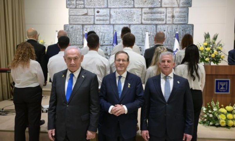 ברנע עם נתניהו והרצוג: לא נאפשר הסכם גרעין גרוע נוסף [צילום: עמוס בן-גרשום/לע"מ]