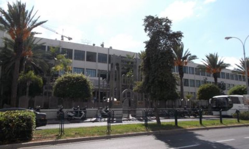 גימנסיה הרצליה. מורה לביולוגיה