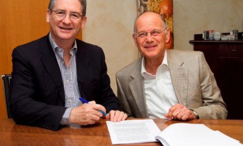 אלי משגב (מימין), מנכ"ל דור אלון גז ודיויד פרנקלין [צילום: שי וליץ &ndash; סטודיו לם וליץ]