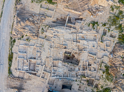 בית האחוזה המפואר מהתקופה המוסלמית הקדומה [צילום: אסף פרץ, רשות העתיקות]