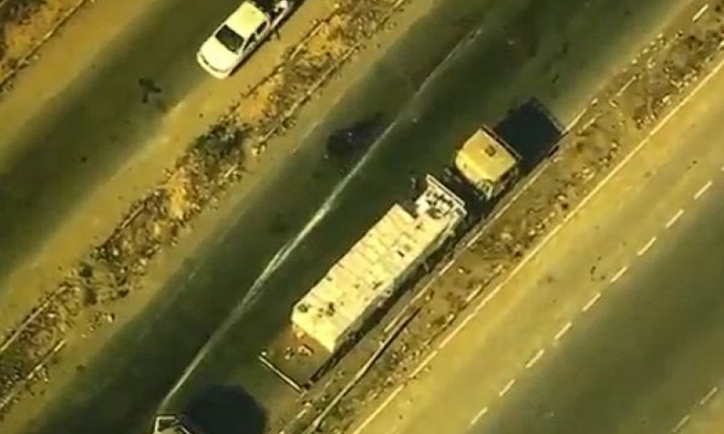 השתלטות חמאס על משאית סיוע בעזה [צילום: סנטקום]