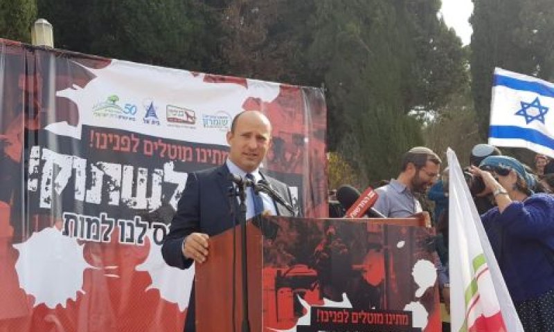 השר בנט בהפגנת ראשי הרשויות מיו"ש