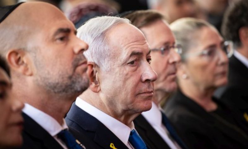הסכם מדיני בקדמת הבמה [צילום: אלכס קולומויסקי/פול פלאש 90]