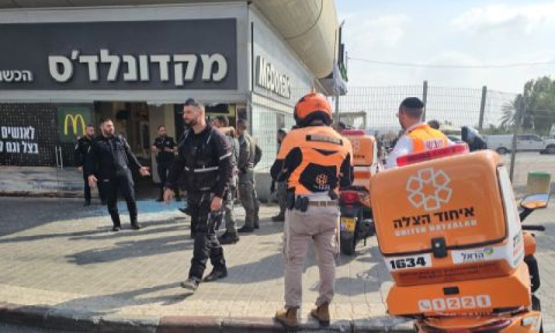 זירת הפיגוע בבאר שבע [צילום: דוברות איחוד הצלה]