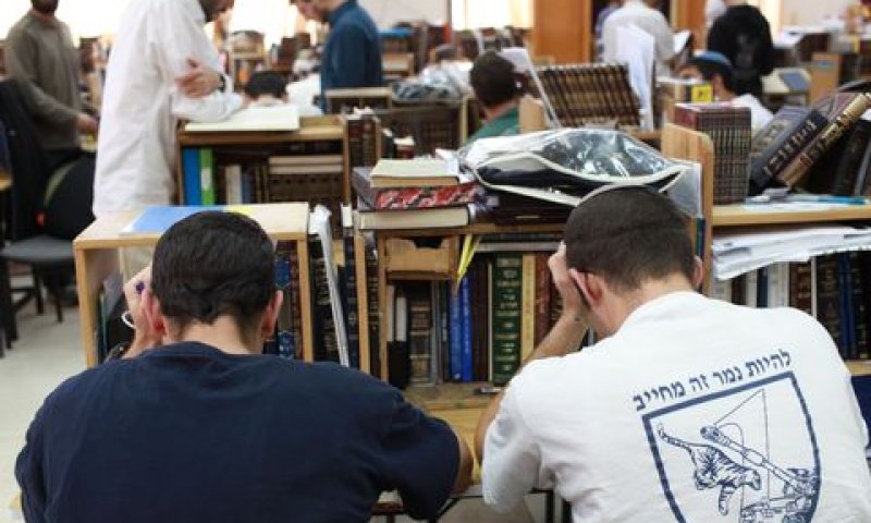 מספסלי בית המדרש לבתי הכנסת [צילום אילוסטרציה: נתי שוחט/פלאש 90]