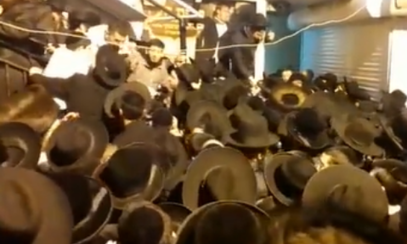 ההמונים פרצו את הגדרות [צילום: שימוש לפי סעיף 27א]