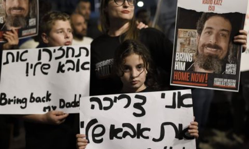 משפחתו של רביד כץ [צילום: גיל יערי/פלאש 90]