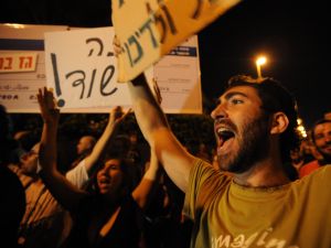 במוצ"ש - הפגנה בתל אביב [צילום: פלאש 90]