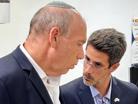 ר"ע ק"ש אביחי שטרן עם המבקר אנגלמן