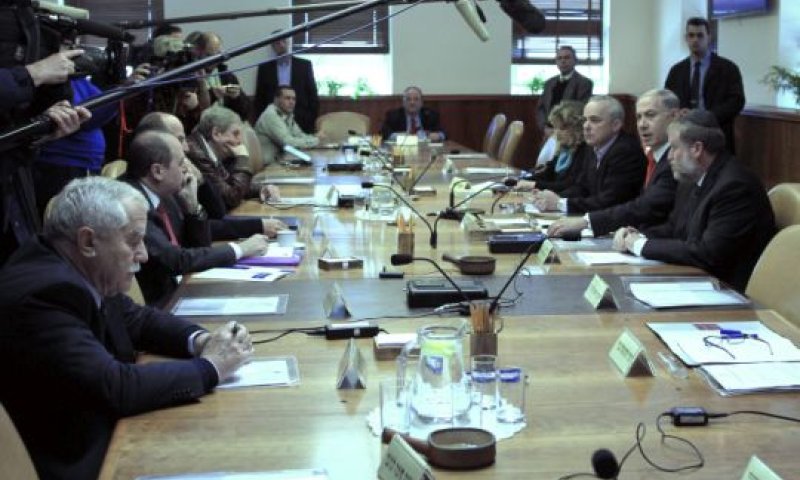 "אילוצים פוליטיים" [צילום: אלכס קולומוייסקי, פלאש 90]
