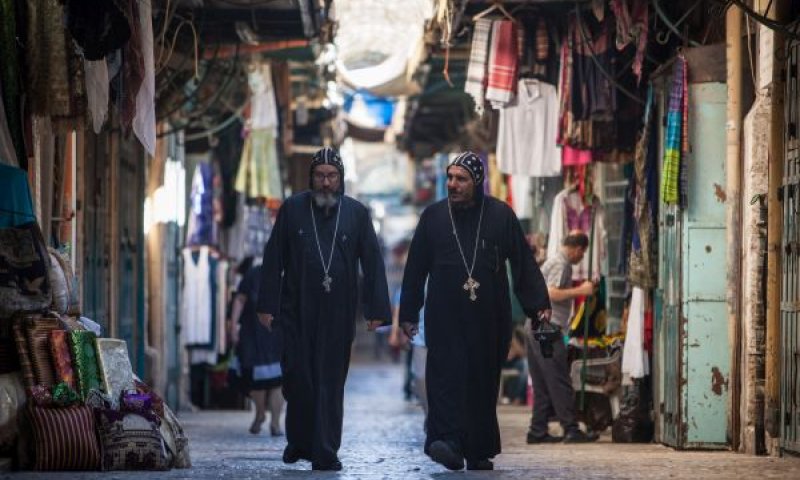 "מעשה מכוער ואסור". כמרים בירושלים [צילום: זאק ווייג'גראס/פלאש 90]