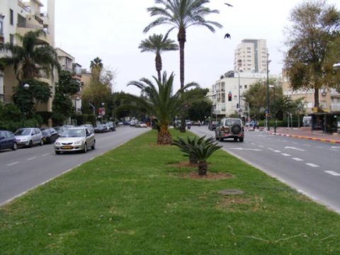 שדרות בן-גוריון לפני השיפוץ [צילום: עיריית תל אביב]