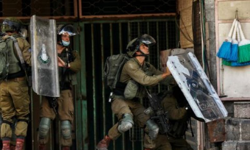 חיילים בחברון [צילום: וויסאם השלמון/פלאש 90]