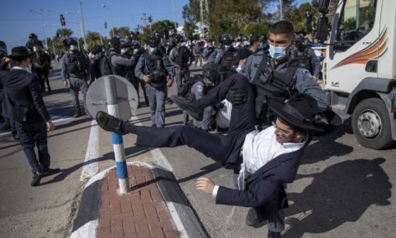 עימותים באשדוד [צילום: עודד בלילטי/AP]