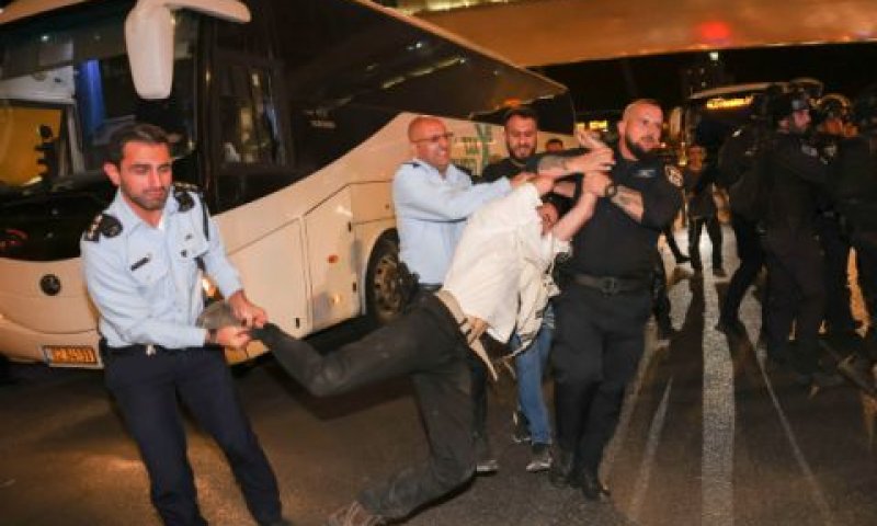 מחאה בגשר המיתרים [צילום: יונתן זינדל/פלאש 90]