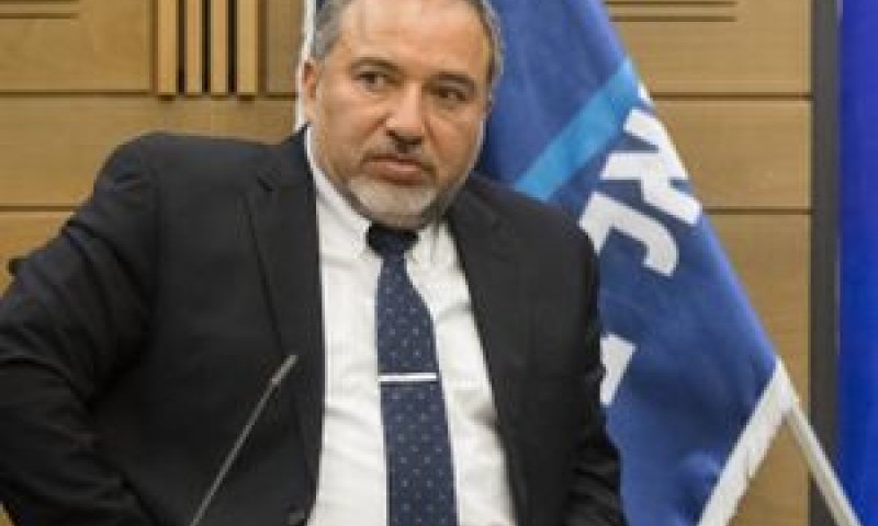 ליברמן. על השגריר לחזור [צילום: פלאש 90]