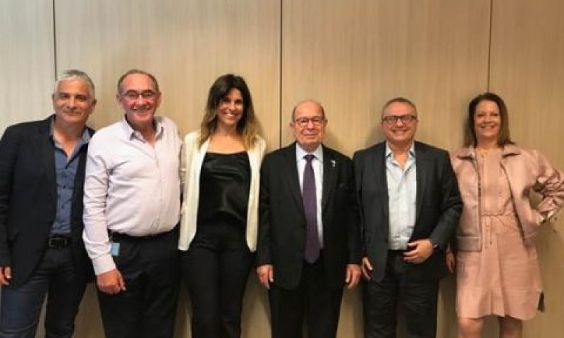 מימין לשמאל: ד"ר נאוה ניב סרודיו, אריק יוגב, שלמה גרופמן, עינב אדיב ברר, מוקי אברמוביץ ו ד"רמיכאל ברר [צילום: יח"צ]