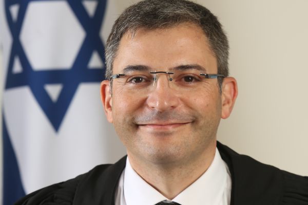 ריכטר. דחה את כל טענות ההגנה