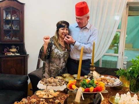 השר יואב גלנט ורעייתו קלודין, חוגגים בפרדס חנה