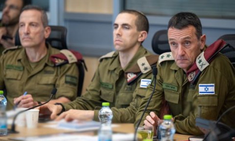 הלוי במהלך אישור תוכניות המלחמה [צילום: דובר צה''ל]