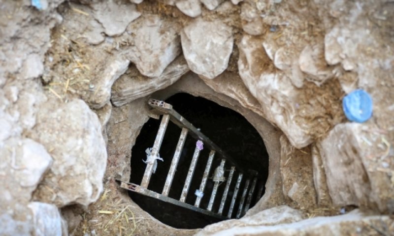 הוועדה ביצעה שחזור מבצעי בתוך הבור [צילום: דוד כהן, פלאש 90]