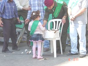 ילדה תורמת לקופת החמאס [אתר החמאס]