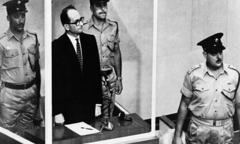 אדולף אייכמן בבית המשפט [צילום: AP]