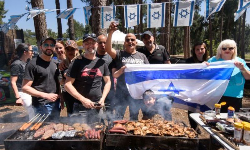"מנגל" בחורשה 2023. היום אסור [צילום: אייל מרגולין/פלאש 90]