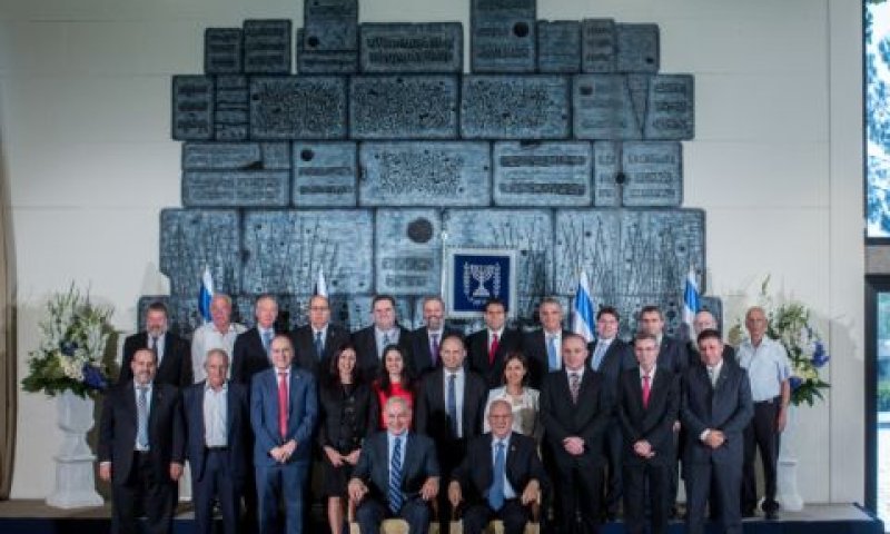 אישור מהיר [צילום: יונתן זינדל, פלאש 90]