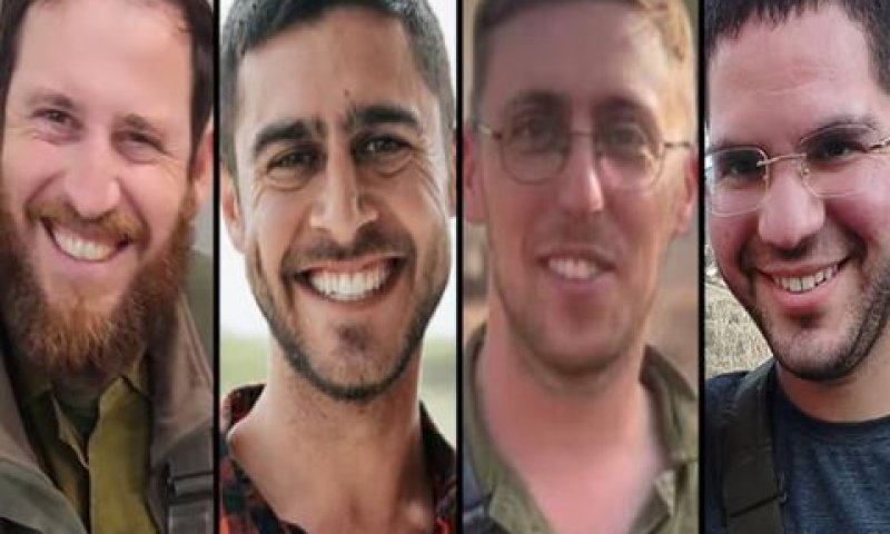 מימין: גלעד אלמליח, עמית חיות, אליאב עמרם אביטבול והרב אברהם יוסף גולדברג [צילום: דובר צה"ל]
