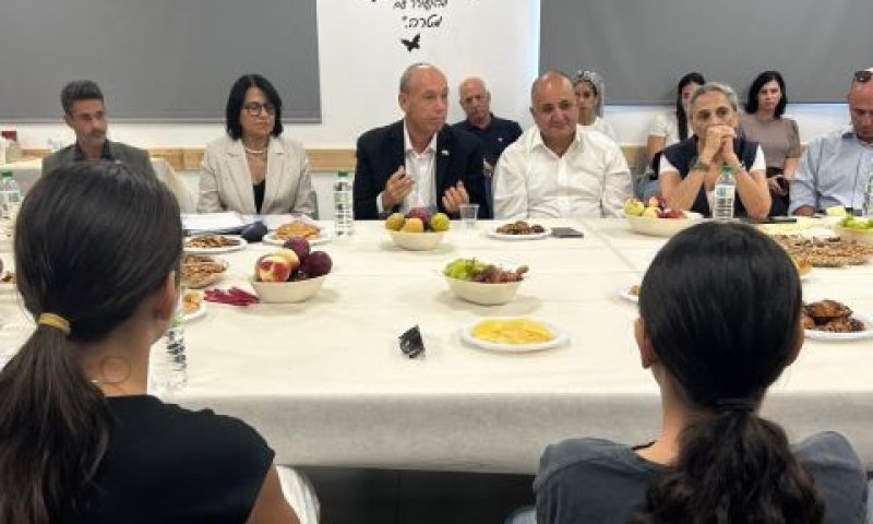 אנגלמן במפגש עם ראשי רשויות בגליל העליון