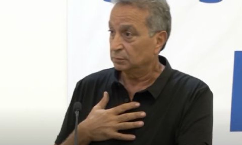 אזרזר. לגלוג על מפקד המחוז [צילום: לע"מ]