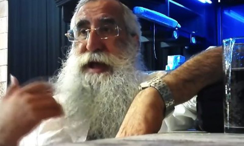 המוהל רב אליהו אסולין. הושעה [צילום: יוטיוב]