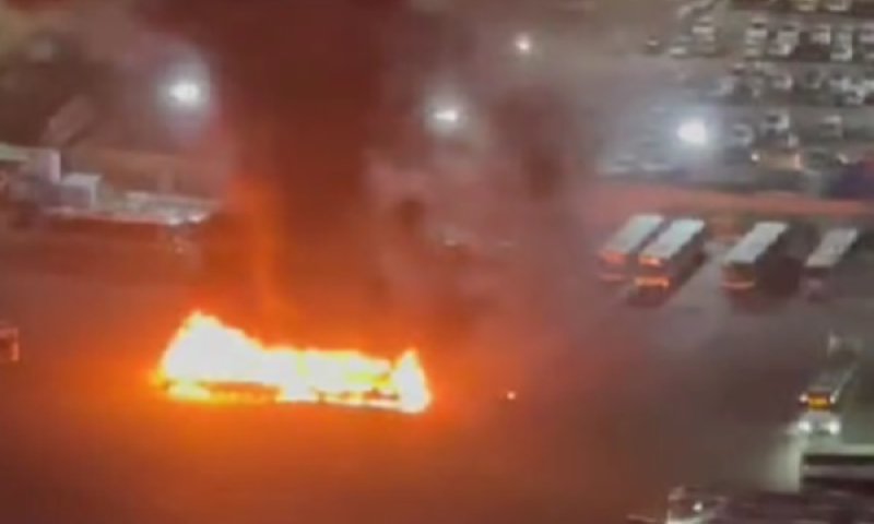 אחד האוטובוסים שהתפוצצו הערב [צילום: שימוש לפי סעיף 27א]