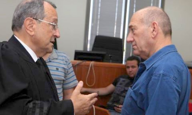 אהוד אולמרט ואלי זהר. "יש כאן בליץ" [צילום: פלאש 90]